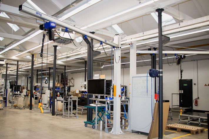 Small column cantilever jib crane