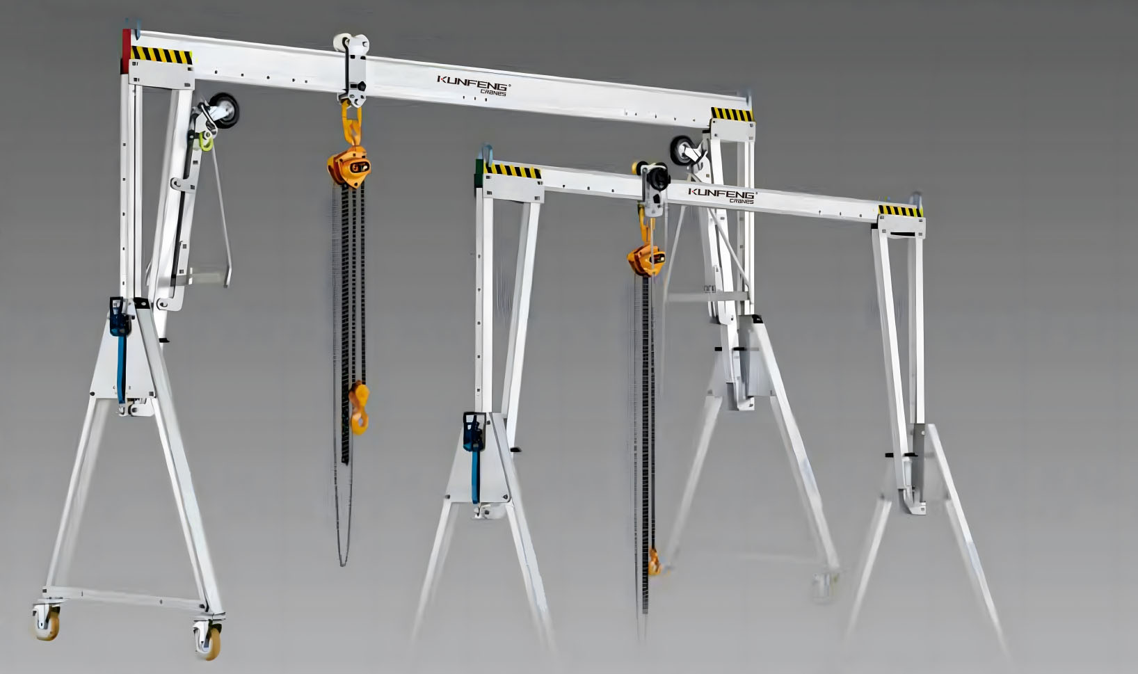 Portable adjustable height gantry crane